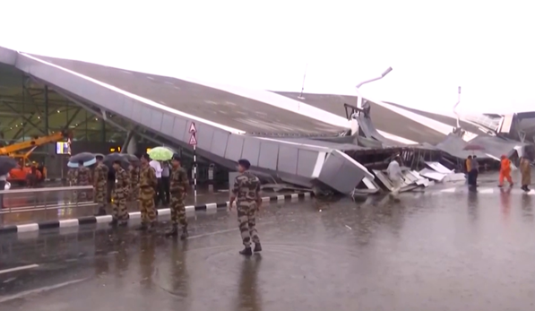 दिल्लीको इन्दिरा गान्धी बिमानस्थलमा छाना खस्दा एकको मृत्यु, आधा दर्जन घाइते