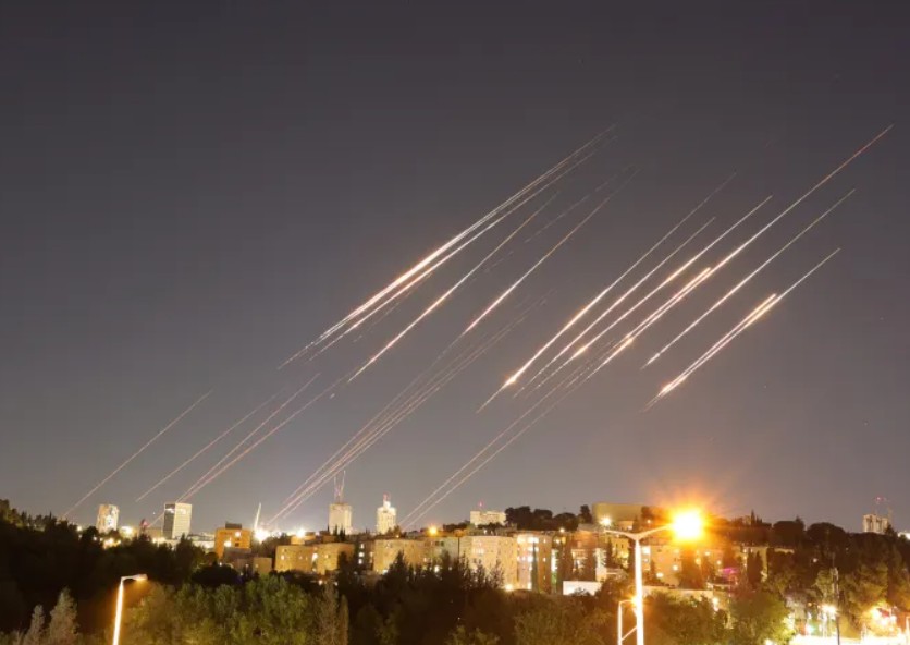 युद्ध भड्काउने गरि इजरायलले आक्रमण गरेपछि इरानद्धारा जवाफी कारवाही जारी