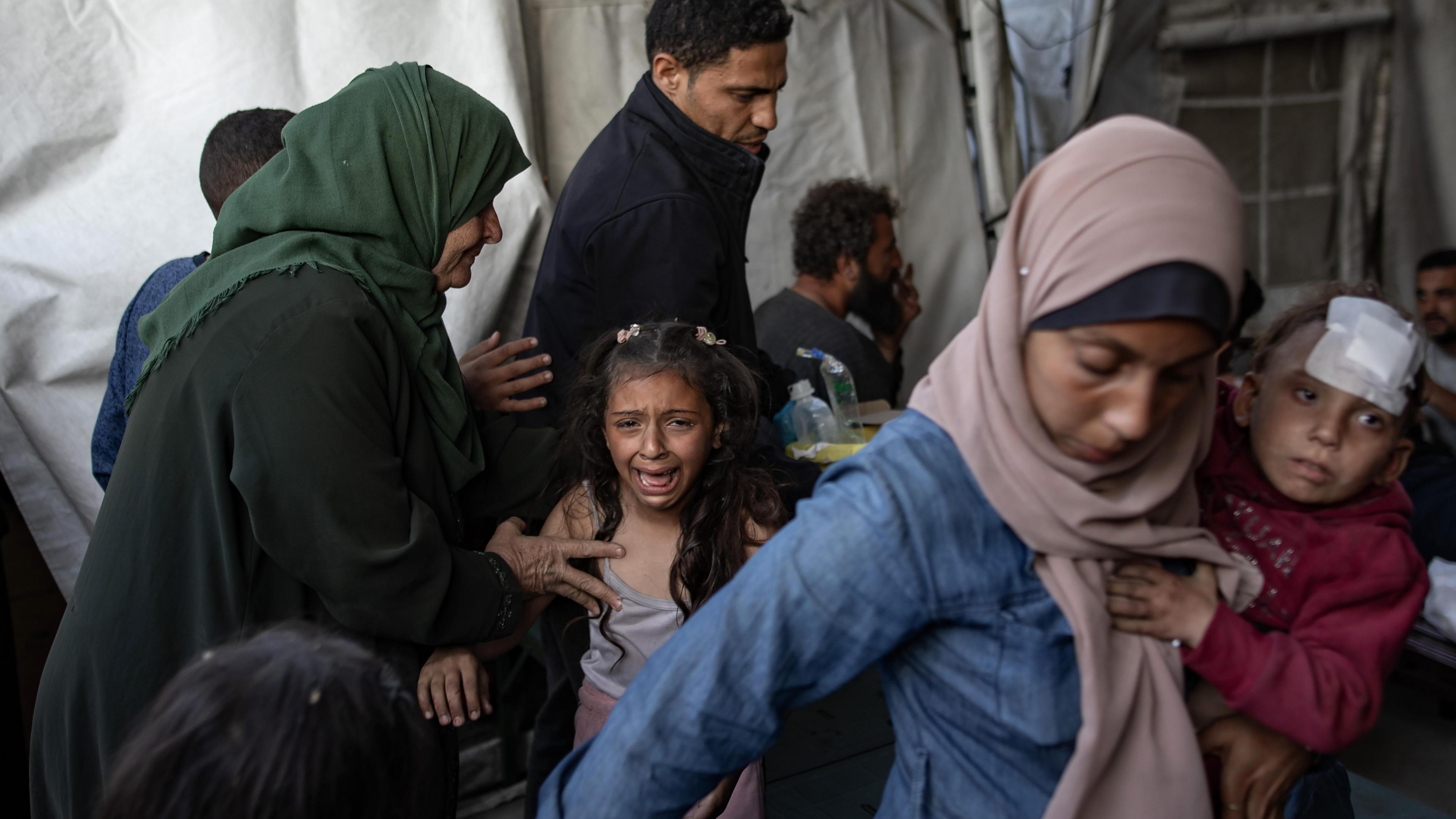 गाजामा रोकिएन इजरायली नरसंहार : विद्यालयमा आक्रमण, २७ जनाको मृत्यु