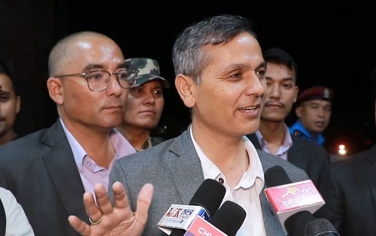 राजनीतिक पहुँच र दबाबमा रोकिएका ठुला भ्रस्ट्राचारमाथि छानबिन थाल्न गृहमन्त्रीको निर्देशन