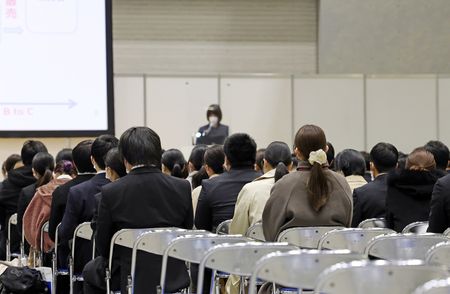 जापानमा स्नातक पुरा गर्दै गरेका ७४ प्रतिशत विद्यार्थीले जागिर पाए