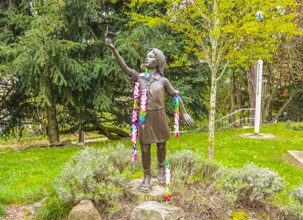 अमेरिकी पार्कबाट हिरोसिमा आणविक बम विष्फोटमा मृत्यु भएकी बालिकाको शालिक चोरी